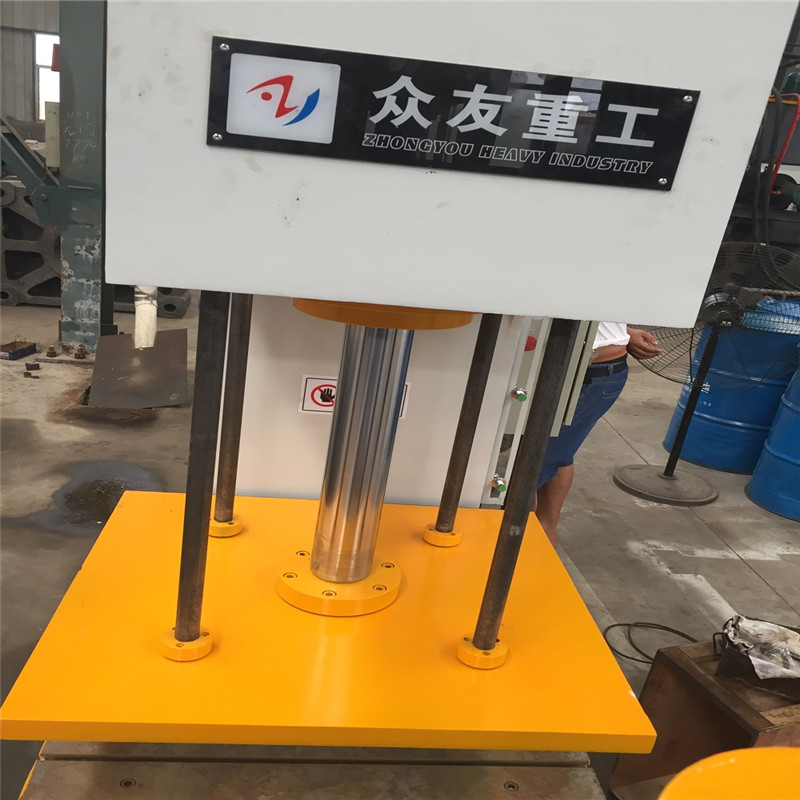 63噸臺面750×700帶導(dǎo)柱單臂液壓機